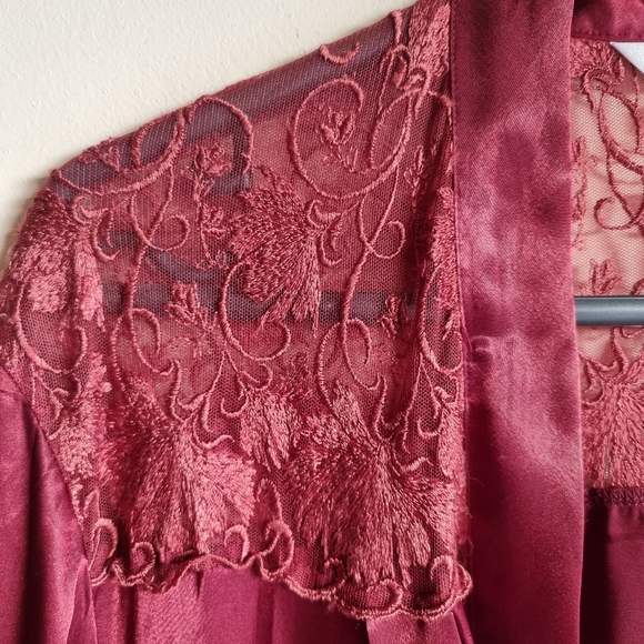 Montagut Women Silk Kimono. - Picture 8 of 10